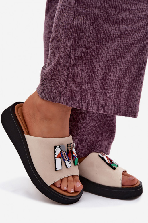 Chaussons en faux daim avec ornements et plateforme Vinceza 66942 couleur sable