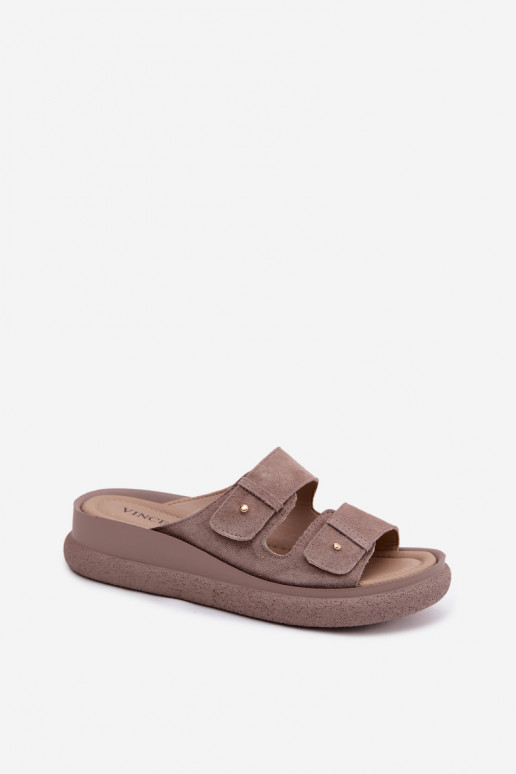 Chaussons pour femmes en daim synthétique couleur sable sur une plateforme Vinceza 66916
