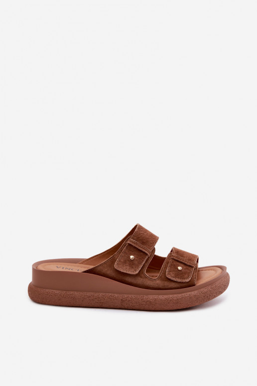 Chaussons pour femmes en daim synthétique marron sur une plateforme Vinceza 66916