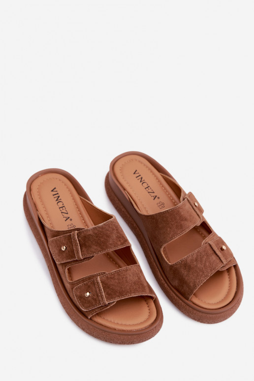 Chaussons pour femmes en daim synthétique marron sur une plateforme Vinceza 66916