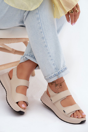Sandales pour femmes Féminin avec une plateforme avec attaches adhésives beige Jemela