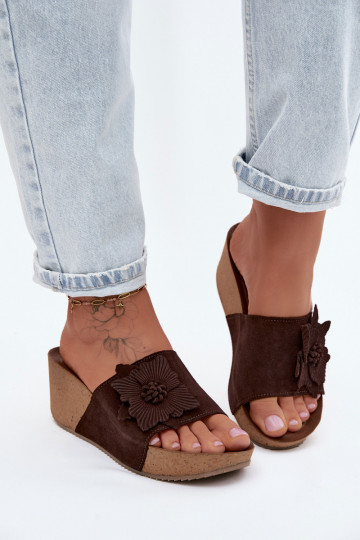 Peau Chaussons femme en daim avec une plateforme Avec des décorations avec des fleursem Zazoo 40312 CzekoladoÀe