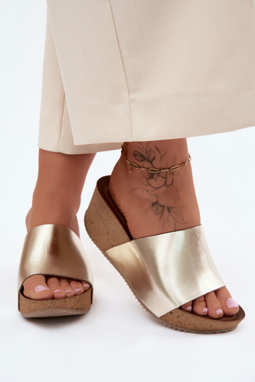 Chaussons en cuir dorés Zazoo 40291 avec semelle en liège