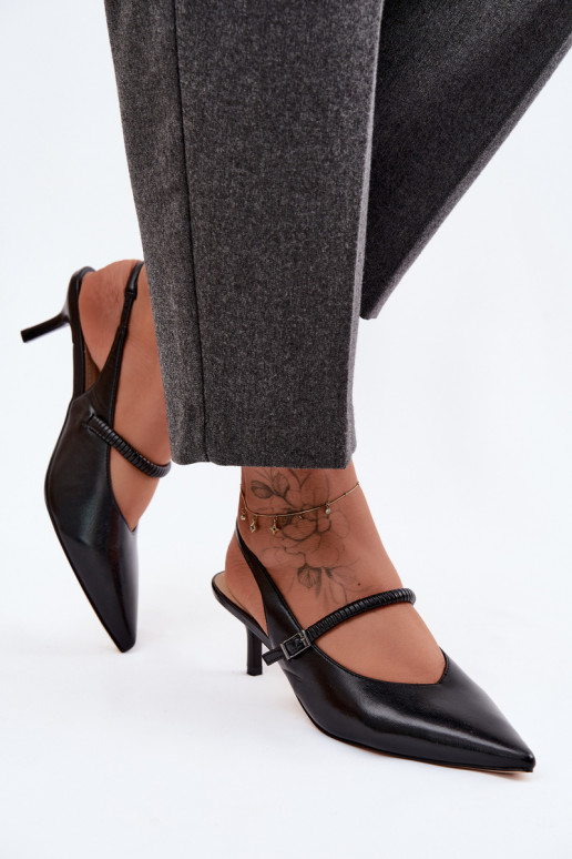 Sandales à talons hauts noires avec des brides D&A