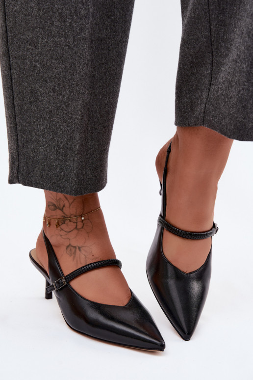 Sandales à talons hauts noires avec des brides D&A