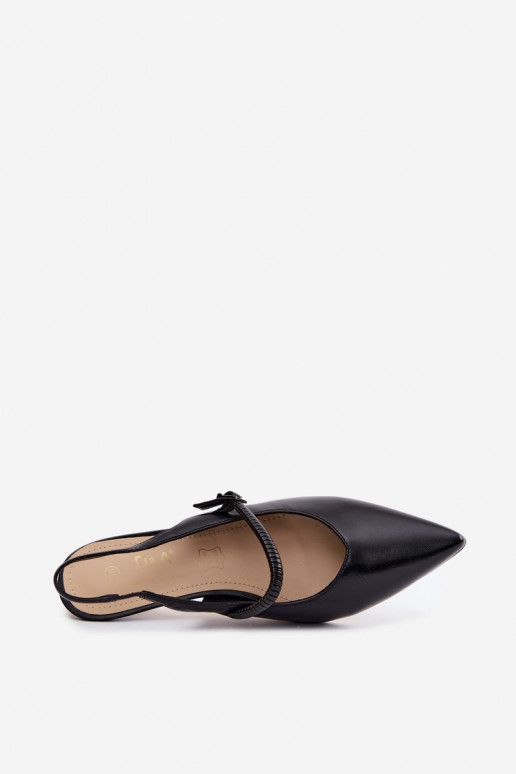 Sandales à talons hauts noires avec des brides D&A
