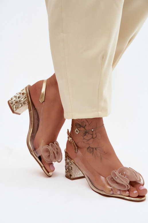 Sandales transparentes à talons avec des gemmes scintillantes en or