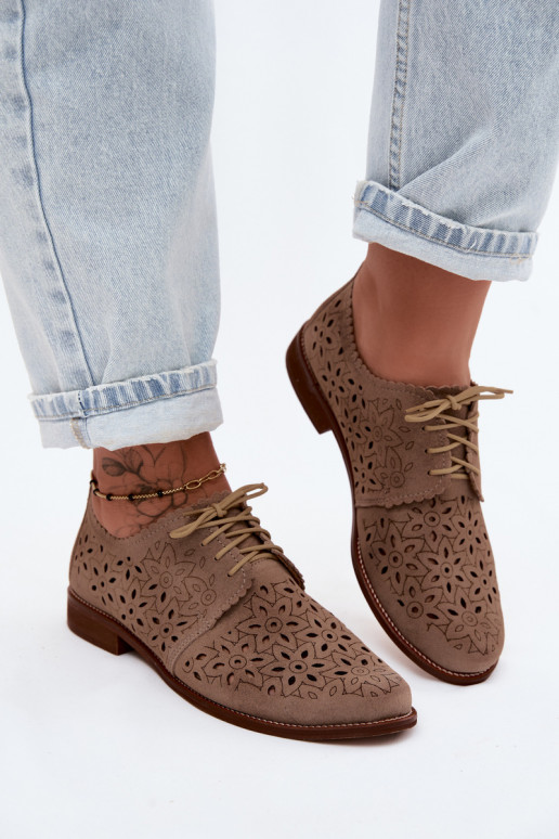 Chaussures en daim synthétique avec éléments en dentelle et talons larges en cappuccino