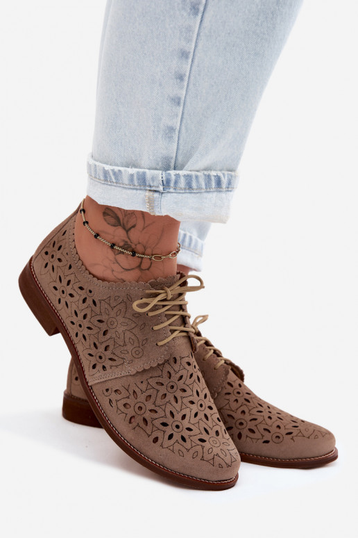 Chaussures en daim synthétique avec éléments en dentelle et talons larges en cappuccino