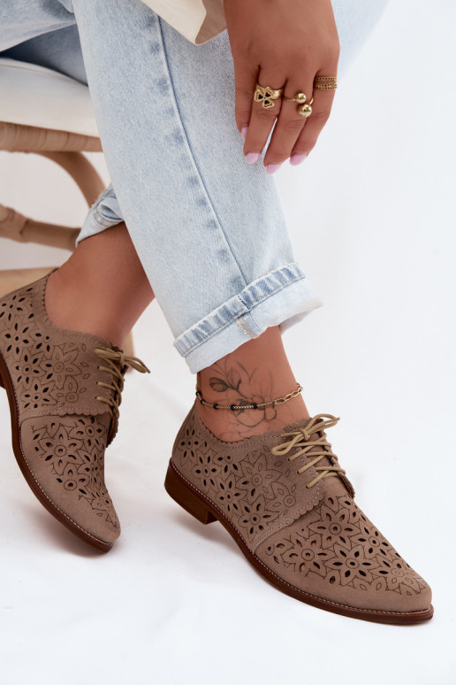 Chaussures en daim synthétique avec éléments en dentelle et talons larges en cappuccino