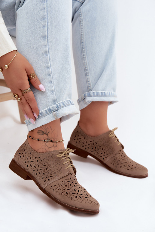 Peau en daim chaussures Féminin avec des éléments ajourés avec des talons larges Zazoo 4156 couleur cappuccino