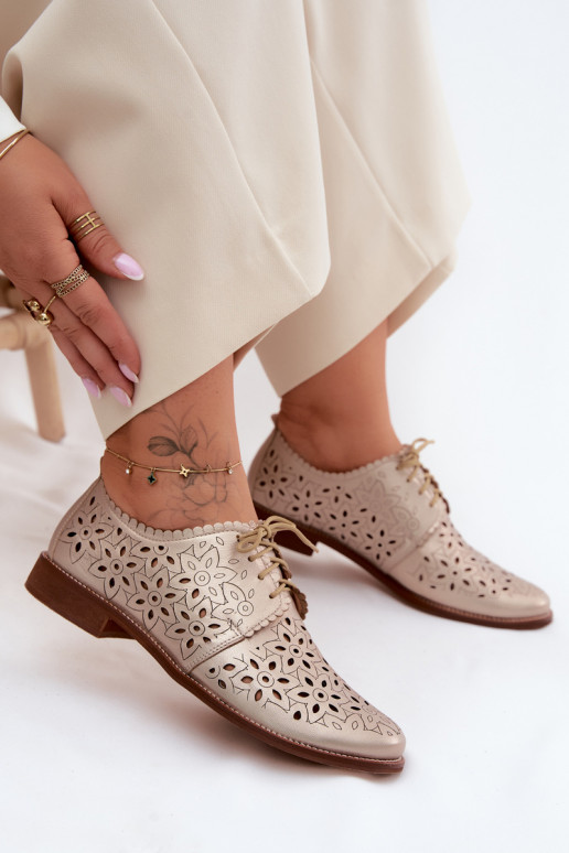 Chaussures en cuir avec éléments en dentelle et talons larges en or