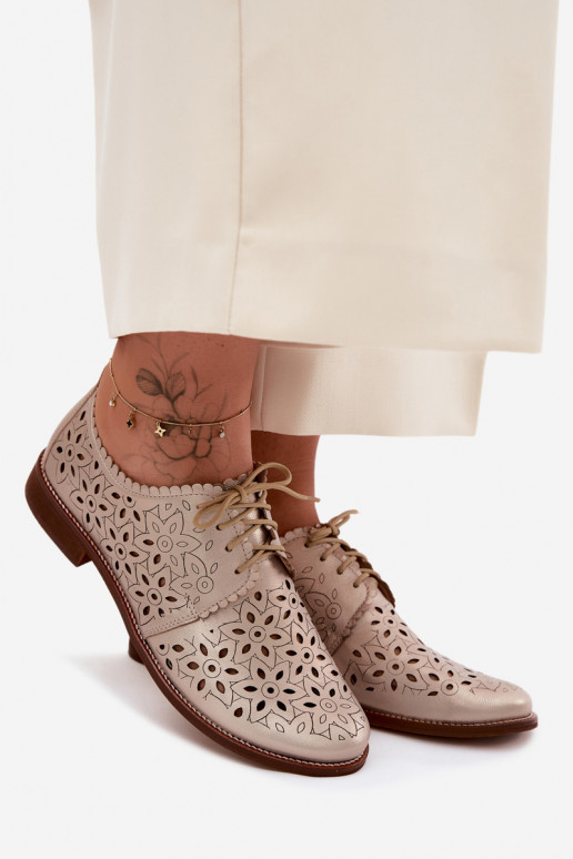 Chaussures en cuir avec éléments en dentelle et talons larges en or