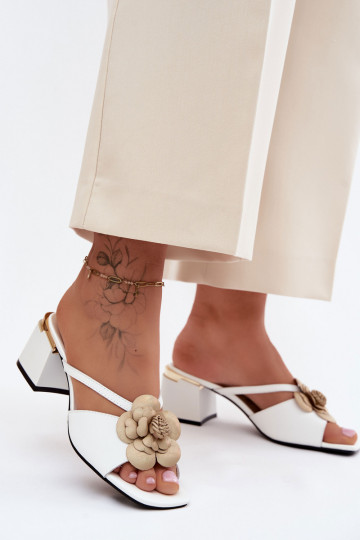 Mules en cuir avec fleur et talon en blanc Catva 2