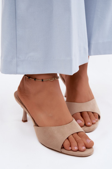 ChaussonsImitacji en daimu avec des talons fins beige Melissea
