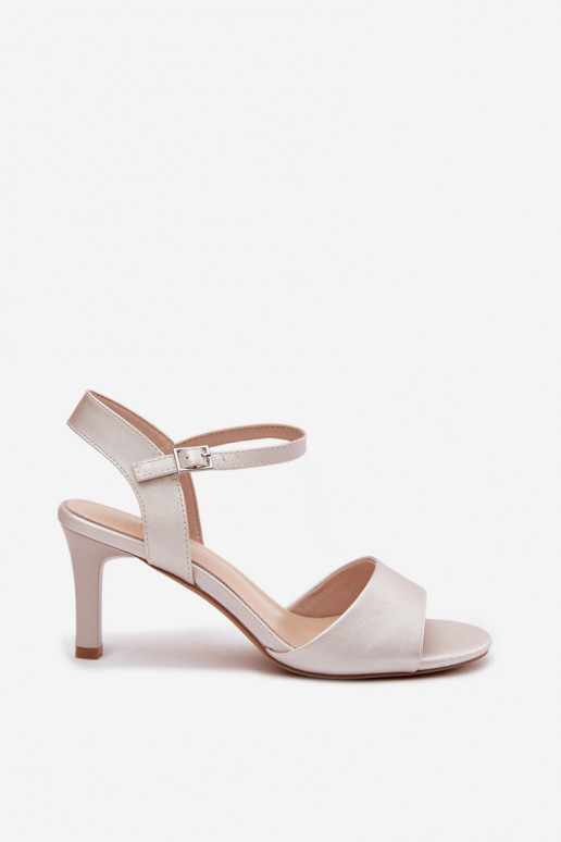 Sandales pour femmes sur un talon fin couleur argent par Sergio Leone