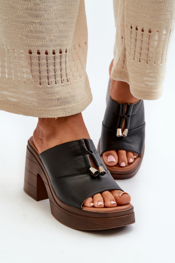 Chaussons pour femmes en simili cuir à plateforme de couleur noire Dafira