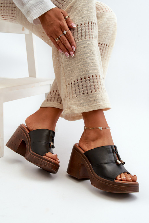 Pantoufles pour femmes en cuir écologique avec une plateforme I Klocku couleur noire Dafira