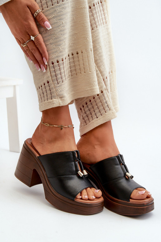 Chaussons pour femmes en simili cuir à plateforme de couleur noire Dafira