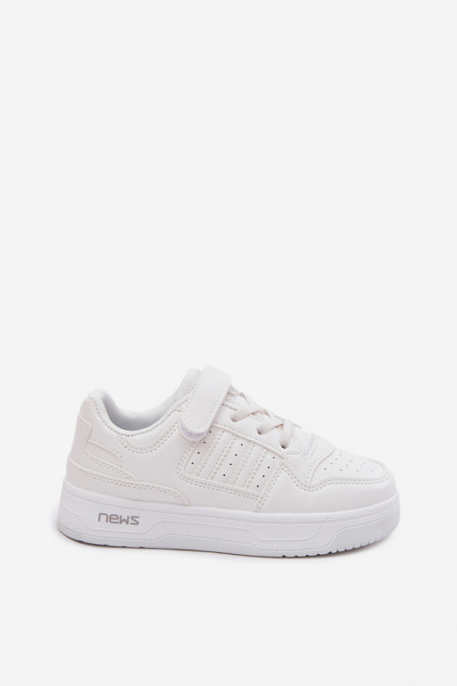 Chaussures modèle baskets Puéril avec attaches adhésives couleur blanche Neressa