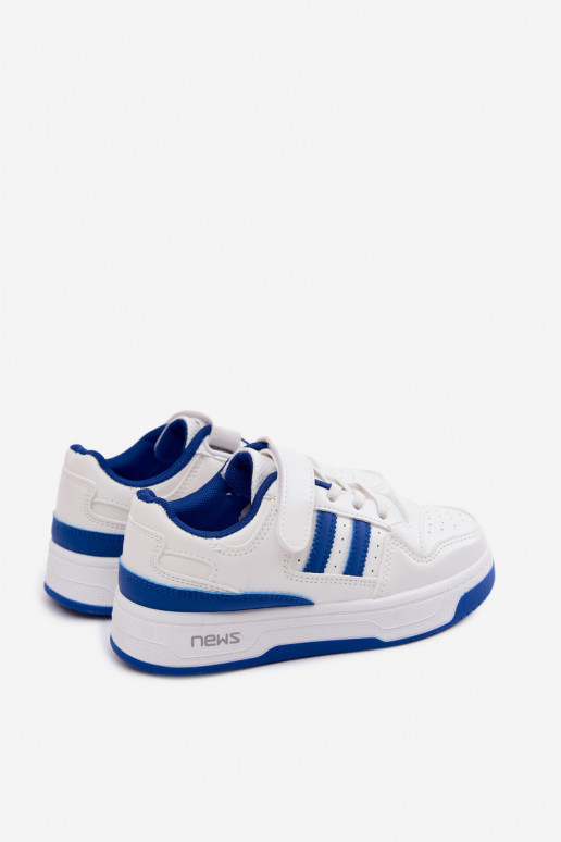 Chaussures modèle baskets Puéril avec attaches adhésives Blanc-couleur bleue Neressa