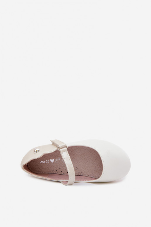 Ballerines pour enfants avec sangles et fermetures adhésives avec cœurs blanches Mossy