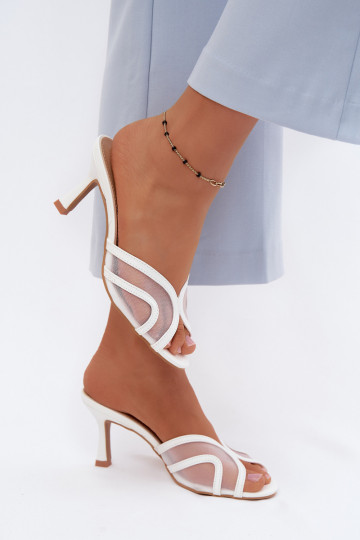 Chaussons avec des talons Typu Szpilka avec maille couleur blanche Starla