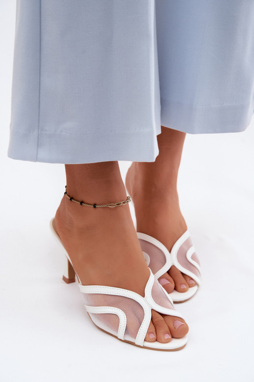 Chaussons avec des talons Typu Szpilka avec maille couleur blanche Starla