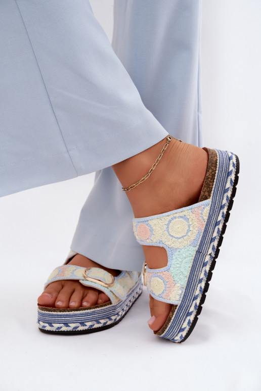 SzydełkoÀe Chaussons avec une plateforme avec boucles couleur bleue Glimma