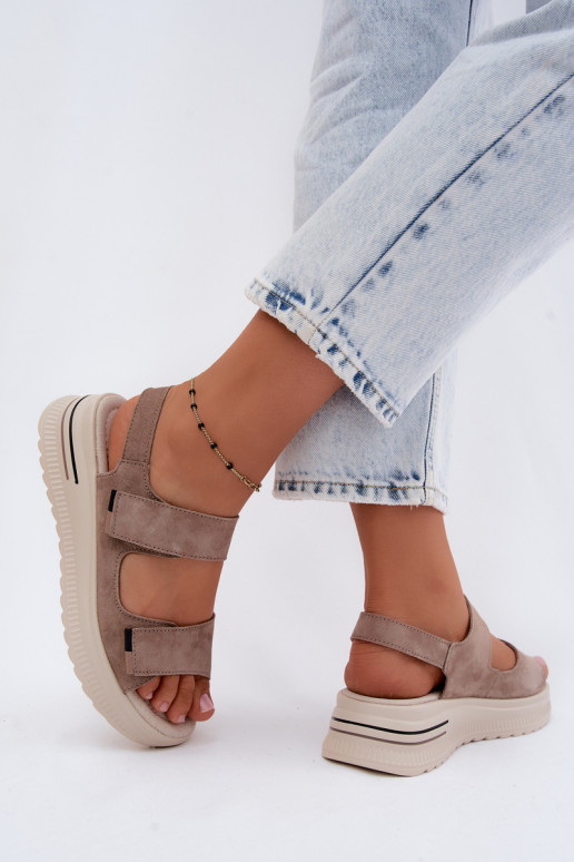 Peau Sandales femme en daim avec une plateforme beige Peria
