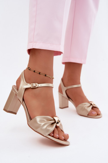 Sandales pour femmes en simili cuir avec talons couleur or Spella 2