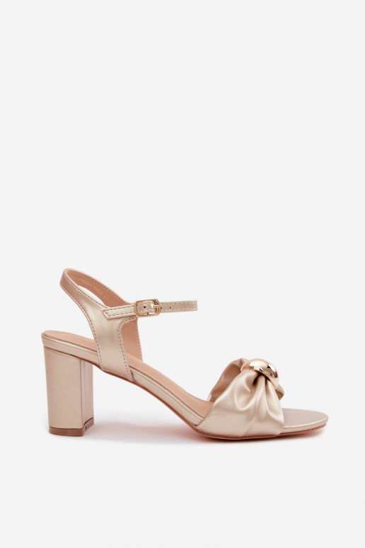 Sandales pour femmes en simili cuir avec talons couleur or Spella