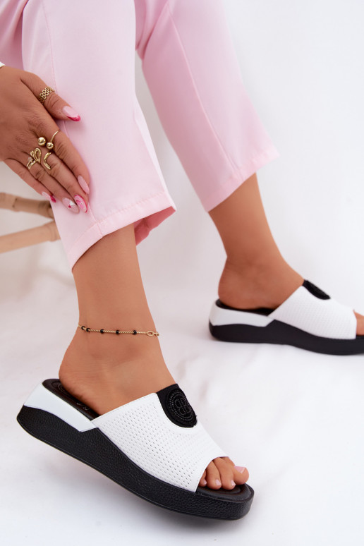 Pantoufles en cuir Féminin Activé cothurneie couleur blanche Fablee