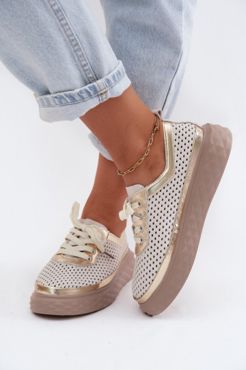 Peau en daim chaussures Féminin avec une plateforme avec des éléments ajourés beige Lessa