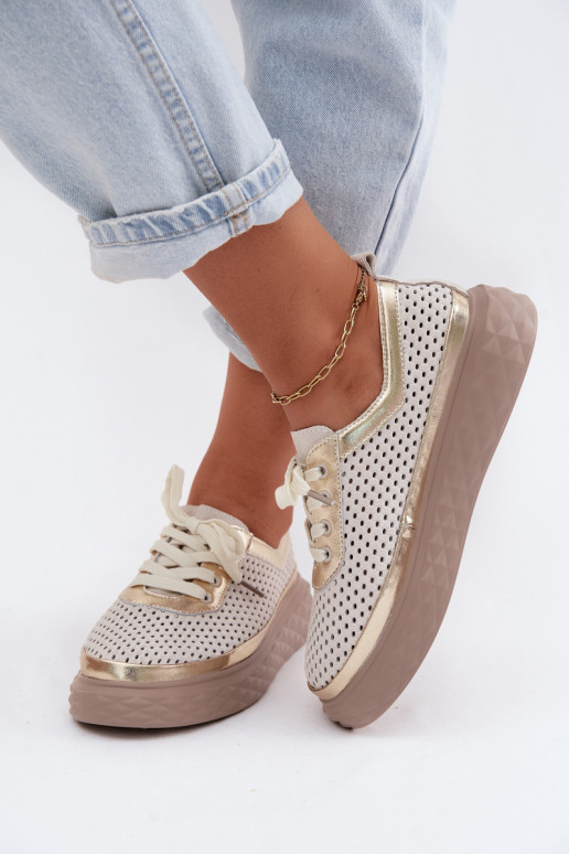 Peau en daim chaussures Féminin avec une plateforme avec des éléments ajourés beige Lessa