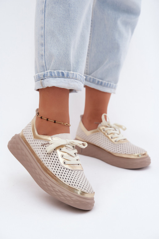 Peau en daim chaussures Féminin avec une plateforme avec des éléments ajourés beige Lessa
