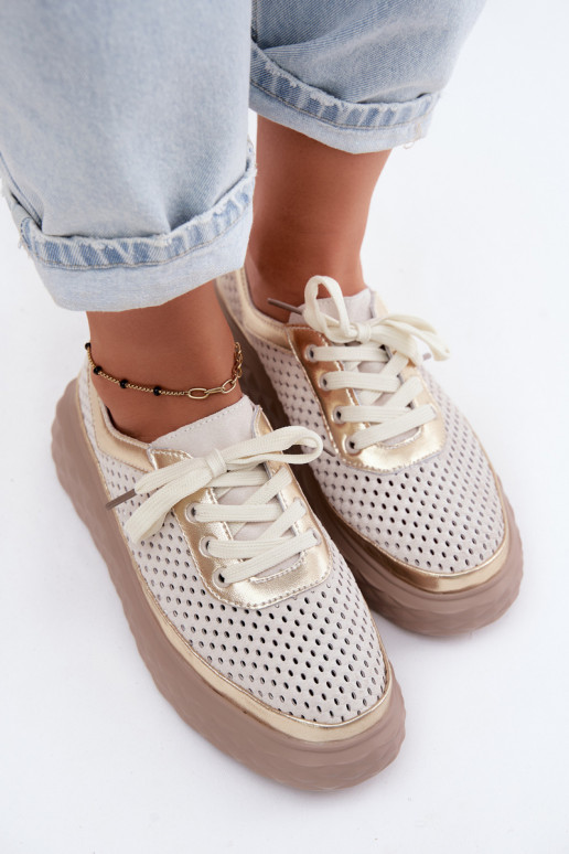 Peau en daim chaussures Féminin avec une plateforme avec des éléments ajourés beige Lessa
