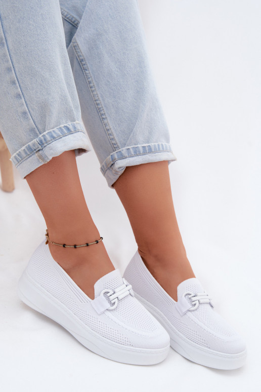  chaussures Féminin avec une plateforme avec des ornements couleur blanche Freshy