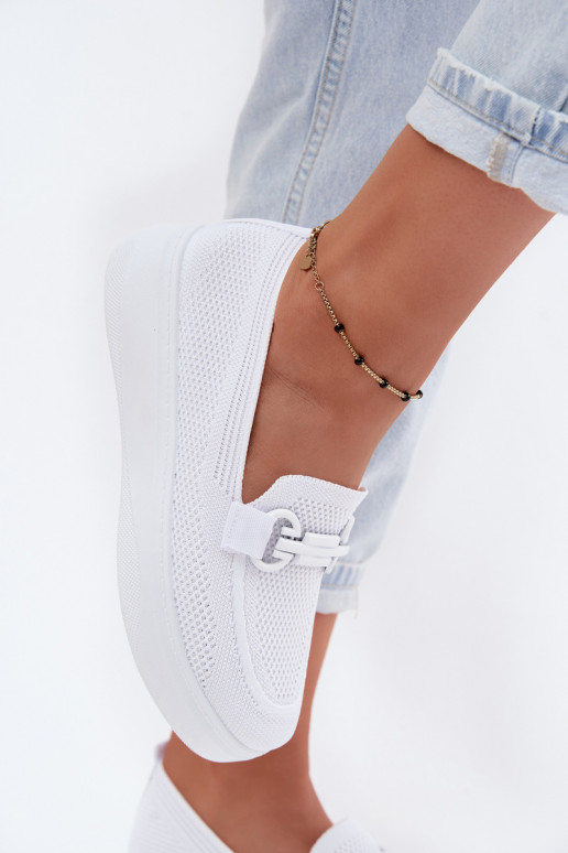  chaussures Féminin avec une plateforme avec des ornements couleur blanche Freshy