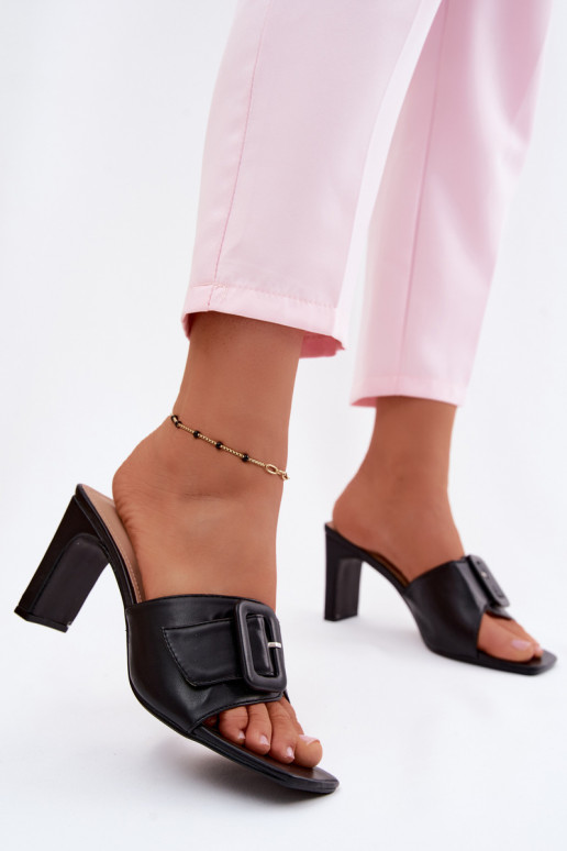 Pantoufles pour femmes avec des talons avec des ornements avec boucles Vinceza 22-20159 couleur noire