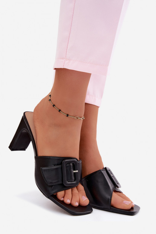 Pantoufles pour femmes avec des talons avec des ornements avec boucles Vinceza 22-20159 couleur noire