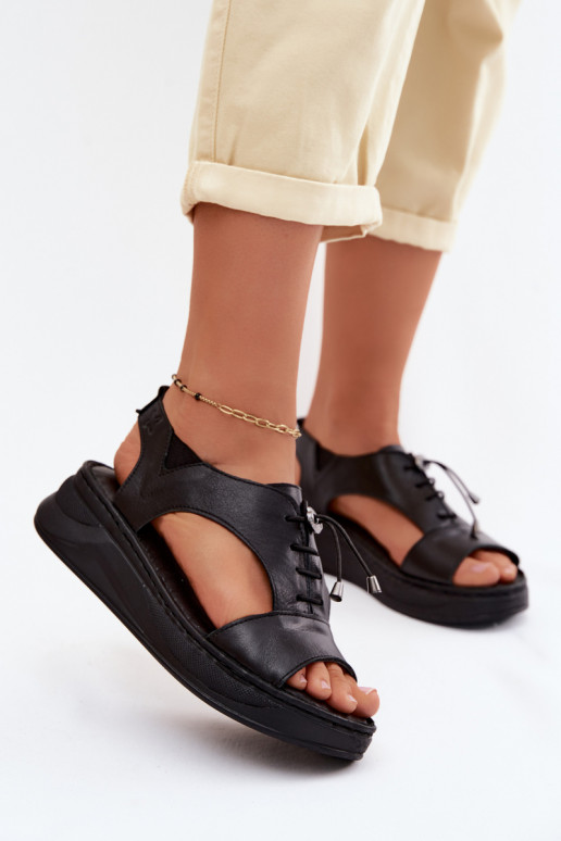 Sandales pour femmes Féminin avec une plateforme Il fautciejka I7646-01 couleur noire
