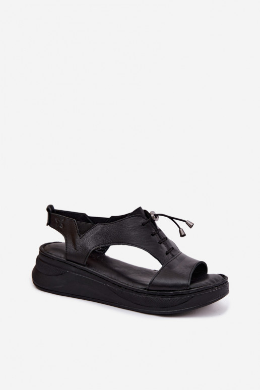 Sandales pour femmes Féminin avec une plateforme Il fautciejka I7646-01 couleur noire