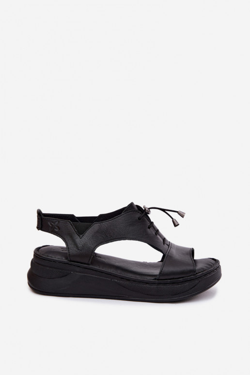 Sandales pour femmes Féminin avec une plateforme Il fautciejka I7646-01 couleur noire