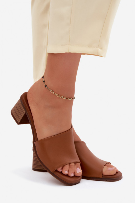 Pantoufles en cuir Féminin avec des talons Il fautciejka E7395-29 marron
