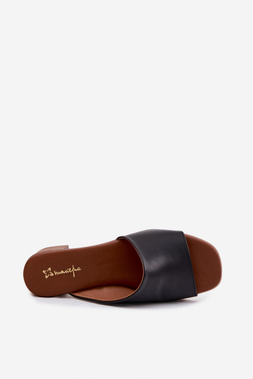 Pantoufles en cuir Féminin avec des talons Il fautciejka E7395-01 couleur noire