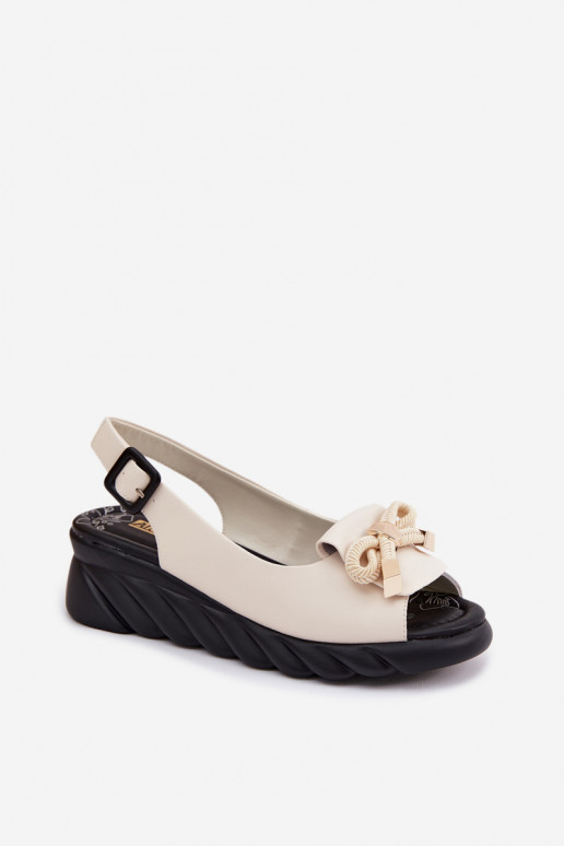 Sandales pour femmes Féminin avec une plateforme avec des ornements Artiker 58C0054 beige