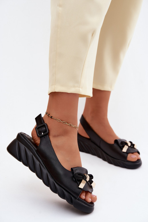 Sandales pour femmes Féminin avec une plateforme avec des ornements Artiker 58C0055 couleur noire