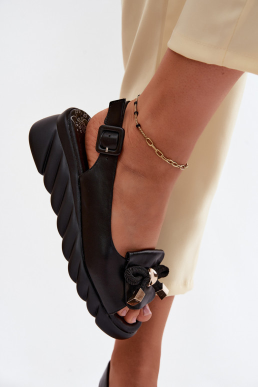 Sandales pour femmes Féminin avec une plateforme avec des ornements Artiker 58C0055 couleur noire