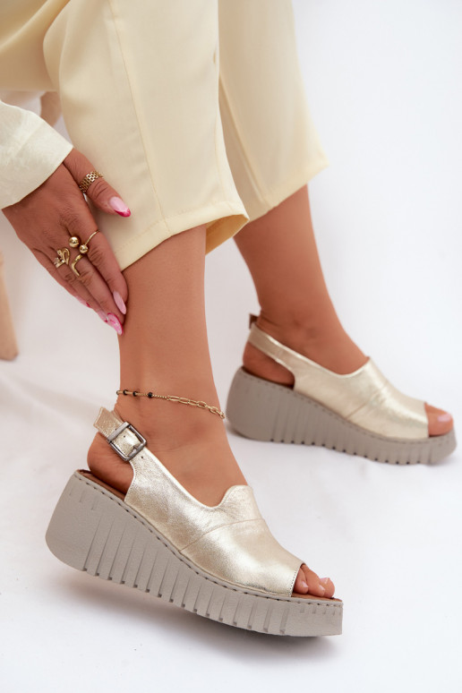 Sandales pour femmesActivéturalnej Skóry avec une plateforme Artiker 58C3368 couleur dorée